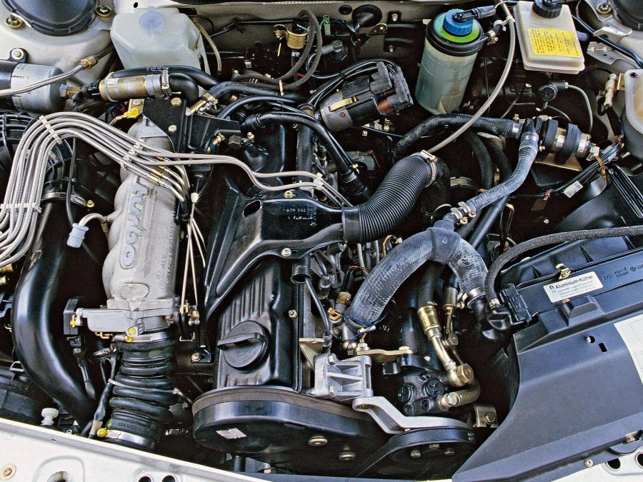 Моторный отсек Audi 100 Turbo (C3) 1982 года  (фото 2 из 2)